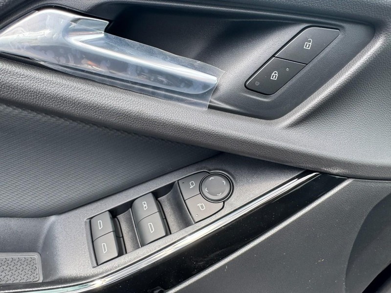 Chevrolet Equinox Vehicle Image 09