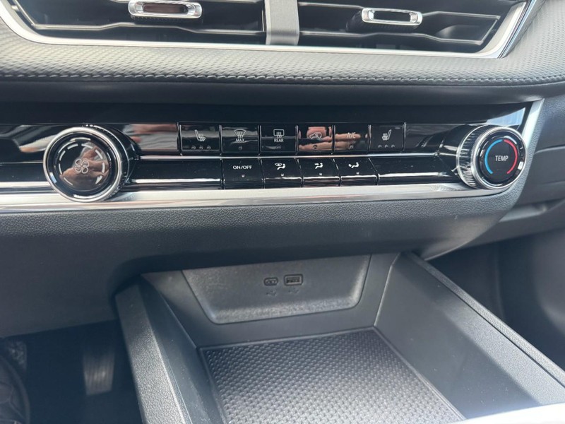 Chevrolet Equinox Vehicle Image 12