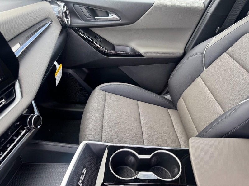 Chevrolet Equinox Vehicle Image 06