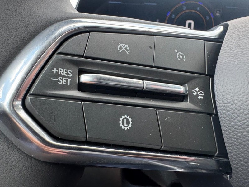 Chevrolet Equinox Vehicle Image 09