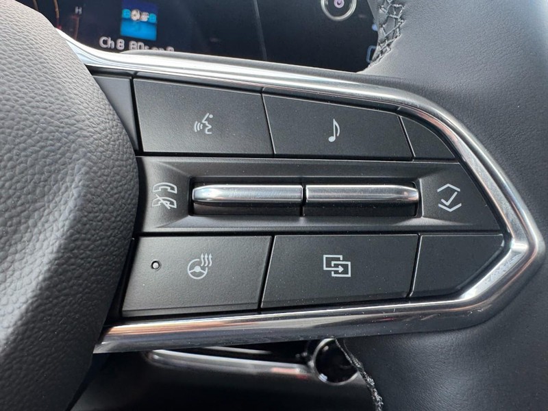 Chevrolet Equinox Vehicle Image 10