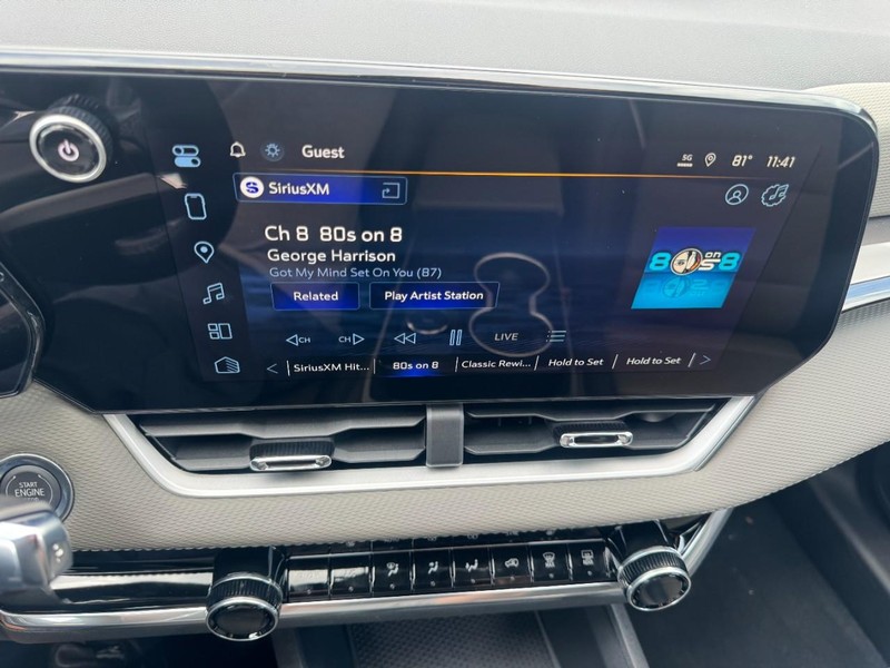 Chevrolet Equinox Vehicle Image 12