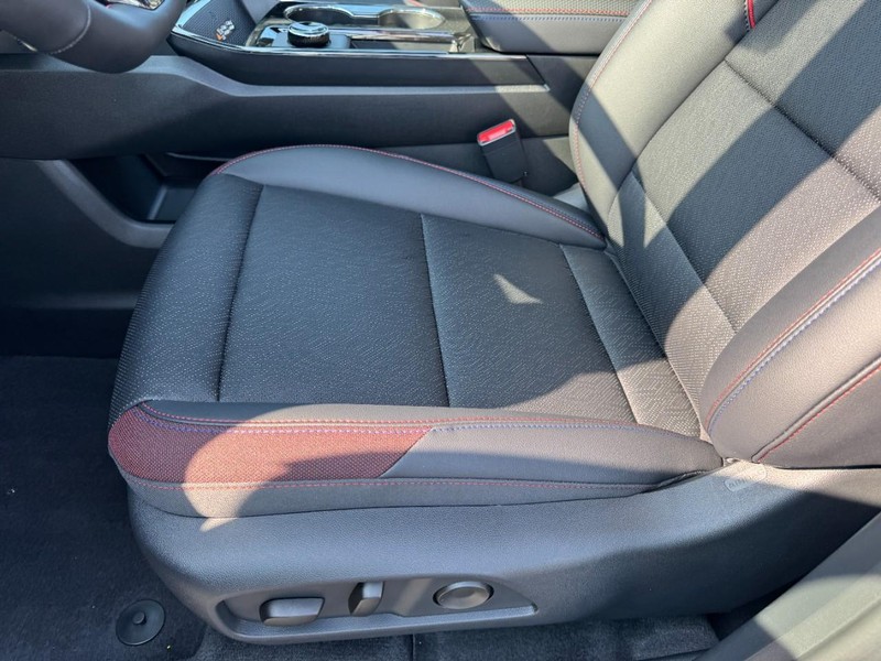 Chevrolet Equinox Vehicle Image 10
