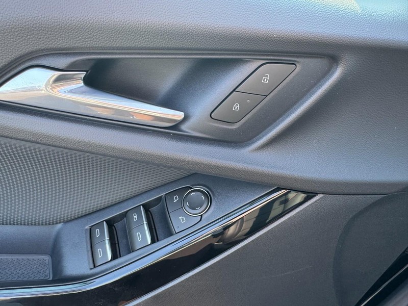 Chevrolet Equinox Vehicle Image 11