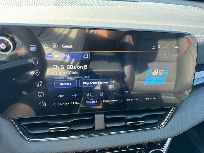 Chevrolet Equinox Vehicle Image 15
