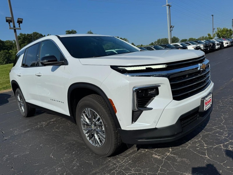 Chevrolet Traverse Vehicle Image 02