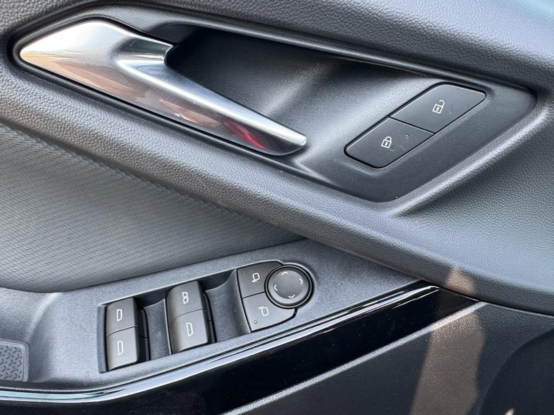 Chevrolet Equinox Vehicle Image 10