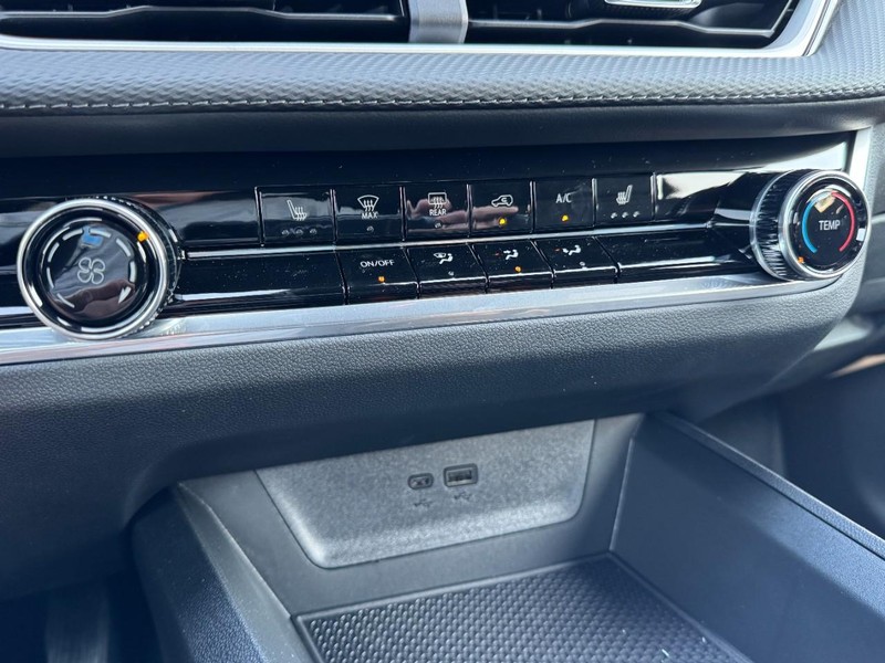 Chevrolet Equinox Vehicle Image 13