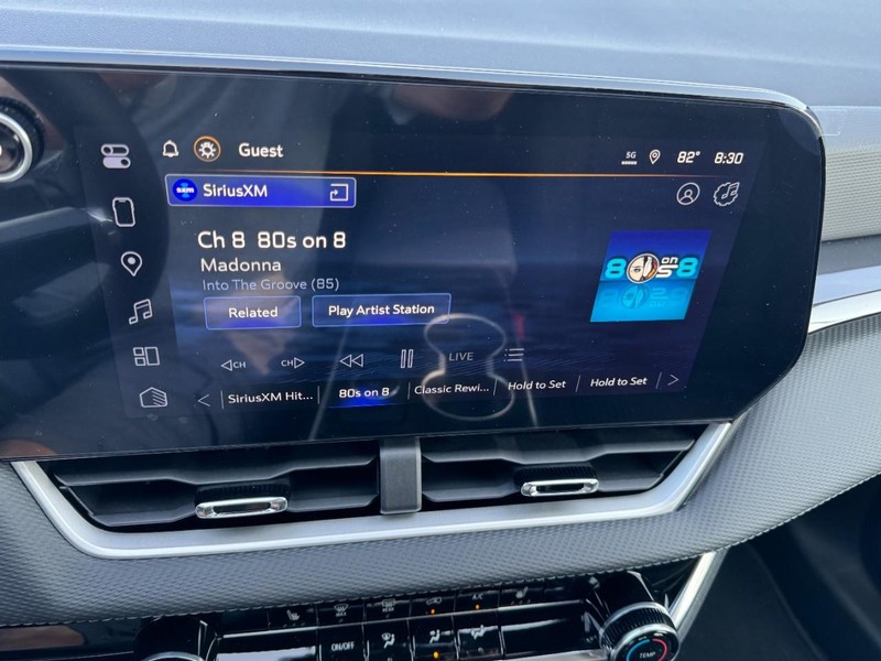 Chevrolet Equinox Vehicle Image 14