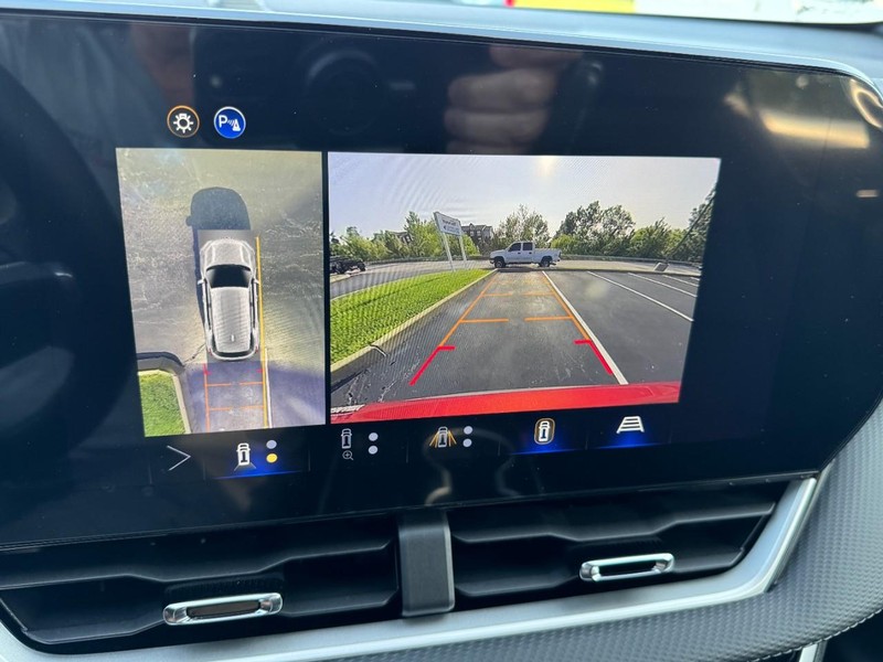 Chevrolet Equinox Vehicle Image 16