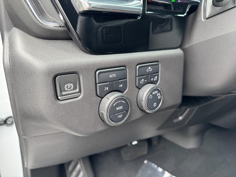 Chevrolet Silverado 1500 Vehicle Image 16