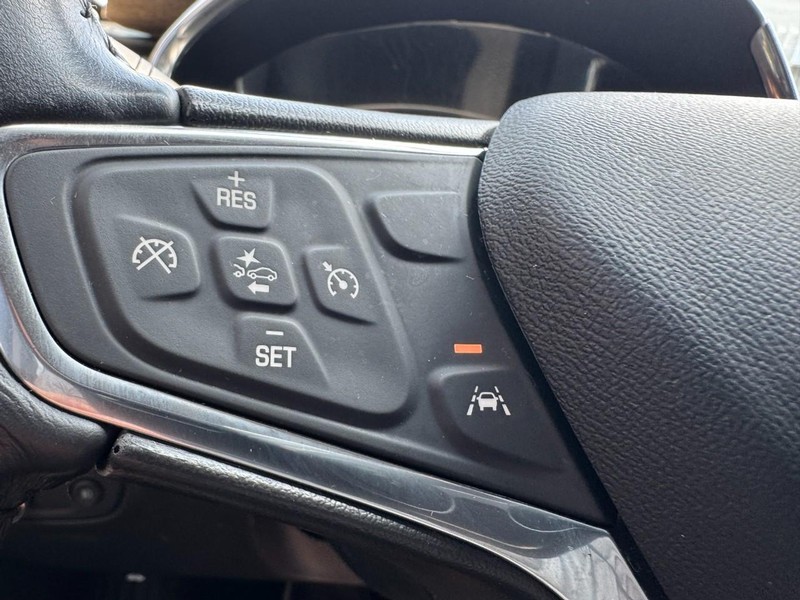 Chevrolet Equinox Vehicle Full-screen Gallery Image 17
