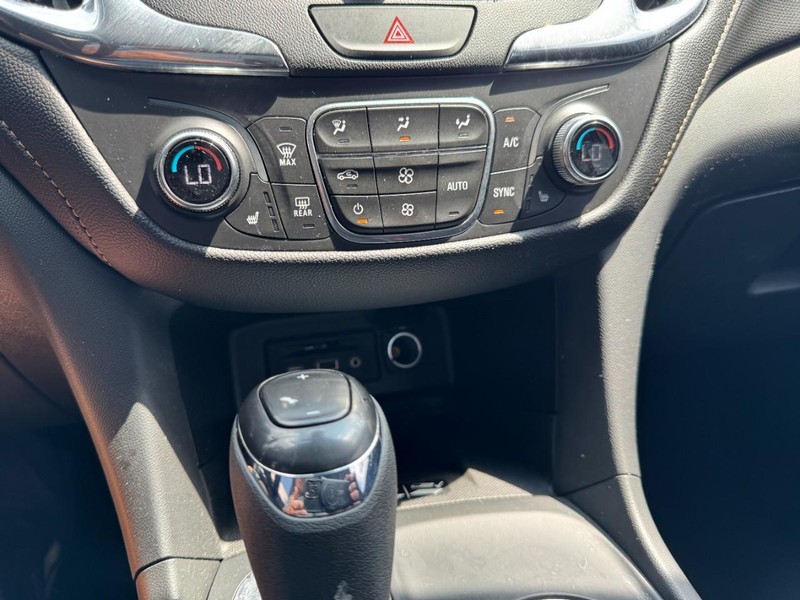 Chevrolet Equinox Vehicle Full-screen Gallery Image 19