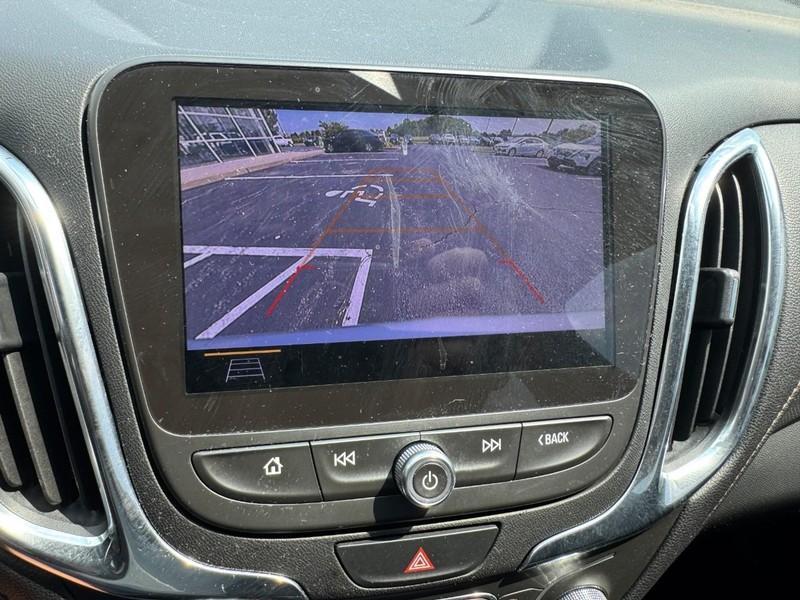 Chevrolet Equinox Vehicle Full-screen Gallery Image 21
