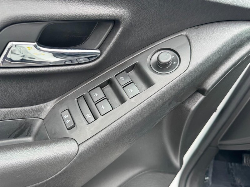 Chevrolet Trax Vehicle Image 12