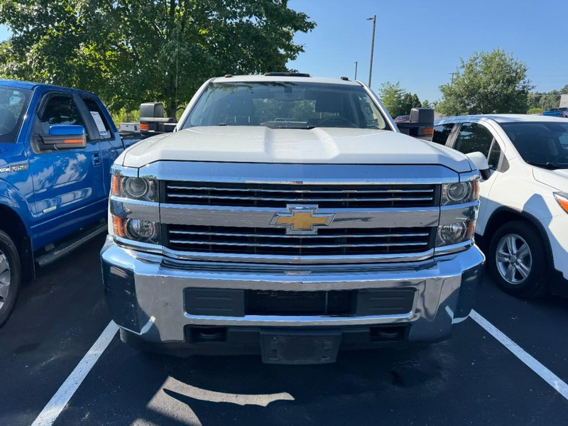 Chevrolet Silverado 2500HD Vehicle Image 03