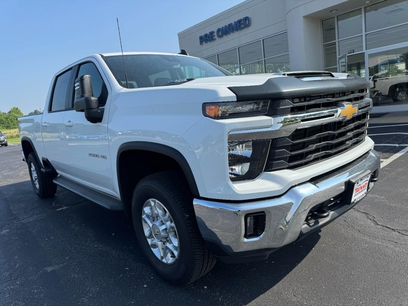 Chevrolet Silverado 2500HD Vehicle Image 02