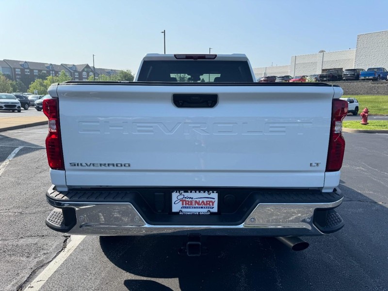Chevrolet Silverado 2500HD Vehicle Image 04