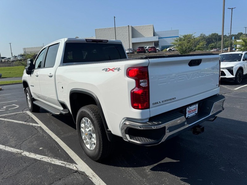 Chevrolet Silverado 2500HD Vehicle Image 05