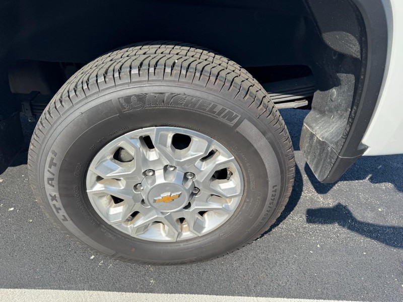Chevrolet Silverado 2500HD Vehicle Image 06
