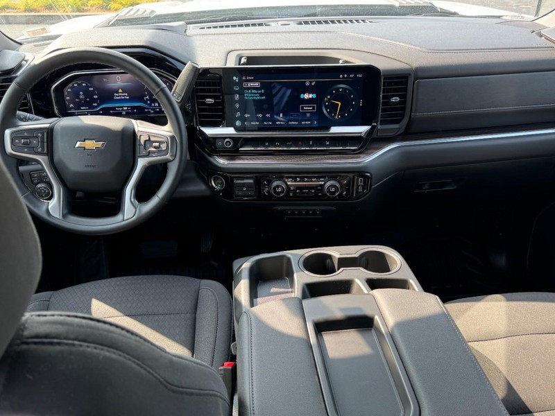 Chevrolet Silverado 2500HD Vehicle Image 11