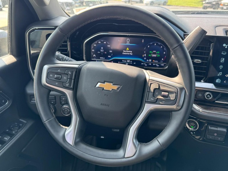 Chevrolet Silverado 2500HD Vehicle Image 12