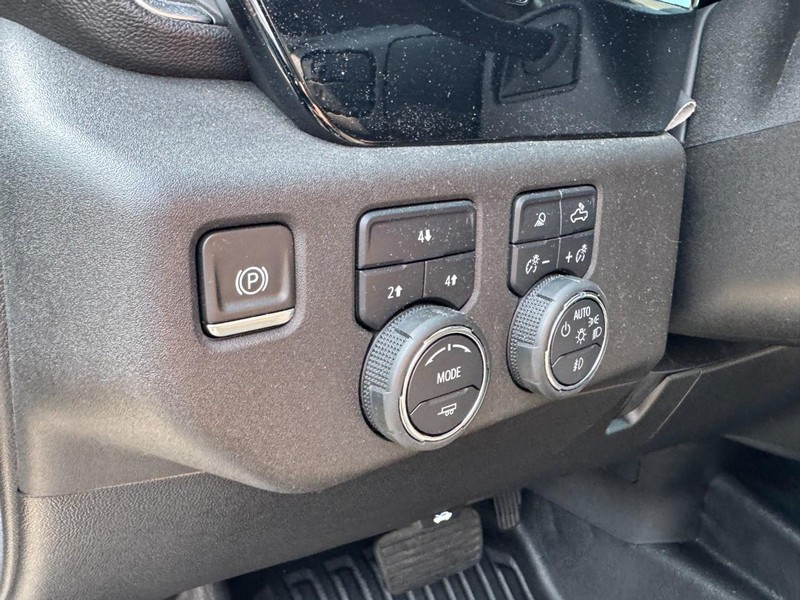Chevrolet Silverado 2500HD Vehicle Image 16