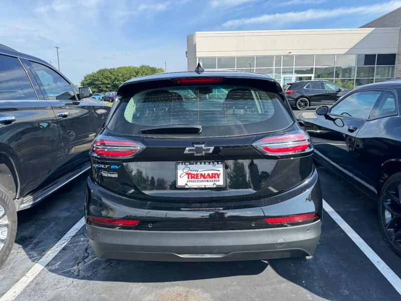 Chevrolet Bolt EV Vehicle Full-screen Gallery Image 03