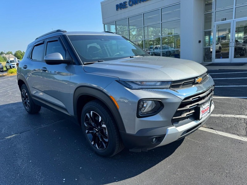 Chevrolet TrailBlazer Vehicle Image 02