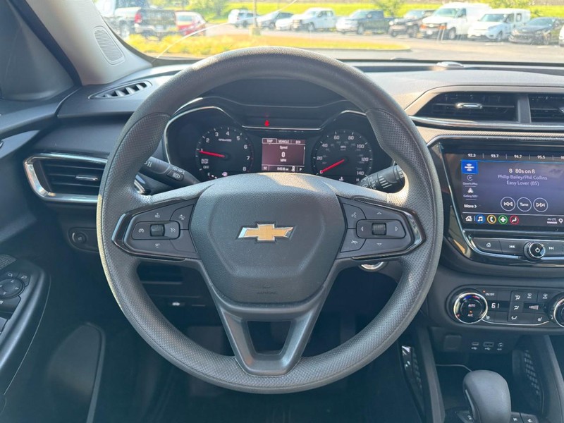 Chevrolet TrailBlazer Vehicle Image 12