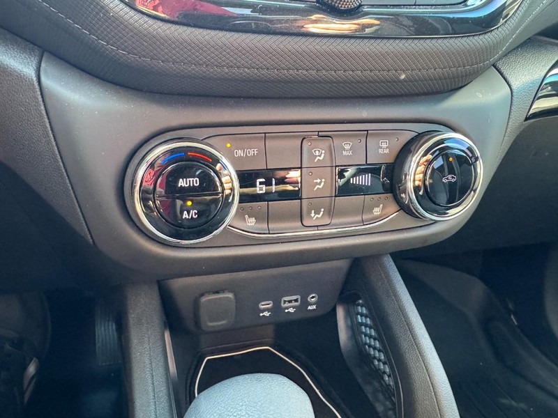 Chevrolet TrailBlazer Vehicle Image 18
