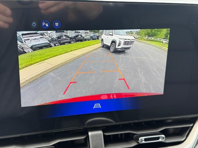 Chevrolet Equinox Vehicle Image 12