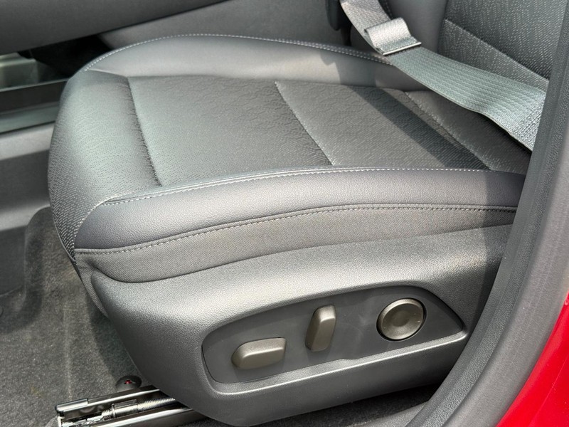 Chevrolet Equinox Vehicle Image 18