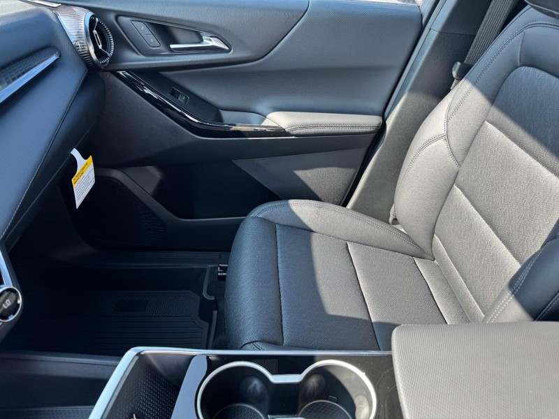 Chevrolet Equinox Vehicle Image 08