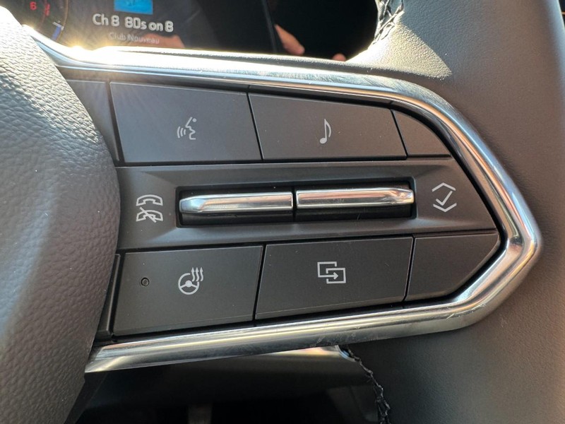 Chevrolet Equinox Vehicle Image 12