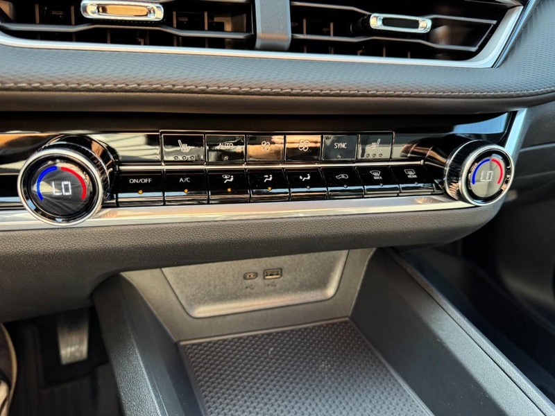 Chevrolet Equinox Vehicle Image 13