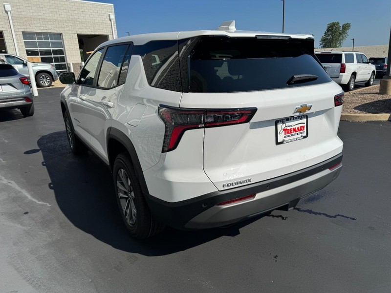 Chevrolet Equinox Vehicle Image 05