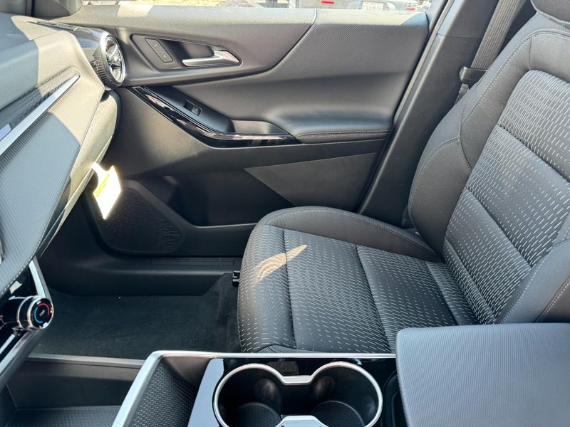 Chevrolet Equinox Vehicle Image 08