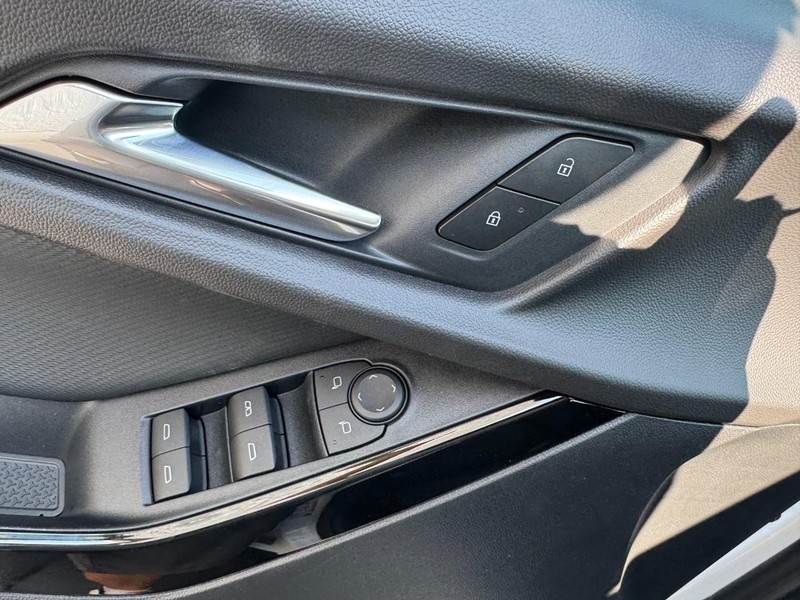 Chevrolet Equinox Vehicle Image 10