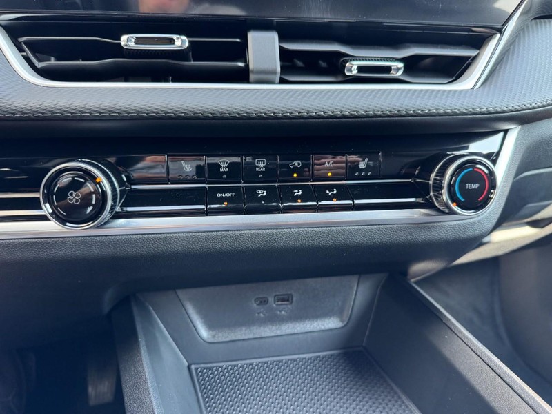 Chevrolet Equinox Vehicle Image 13