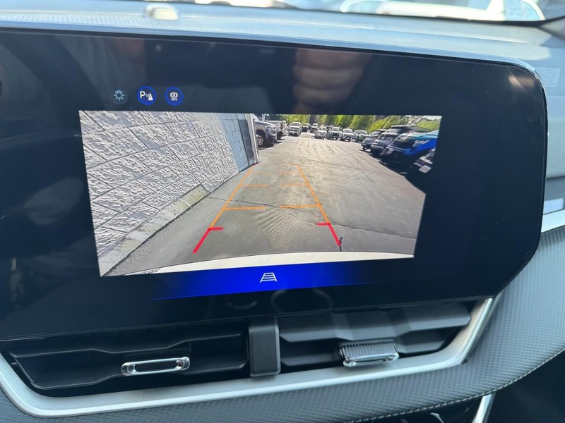 Chevrolet Equinox Vehicle Image 16