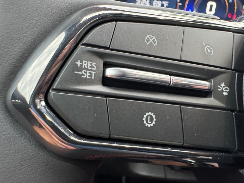 Chevrolet Equinox Vehicle Image 11