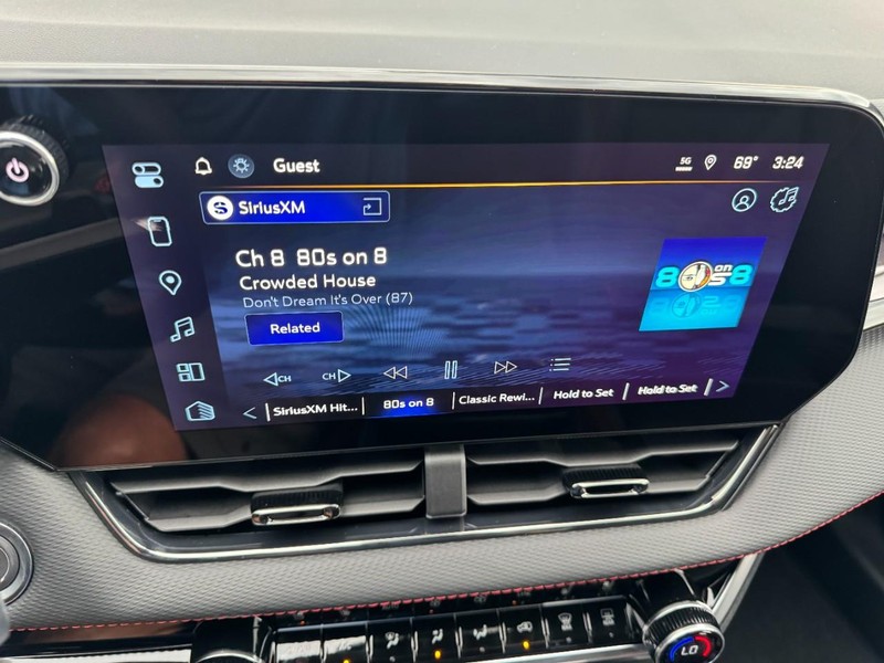 Chevrolet Equinox Vehicle Image 14