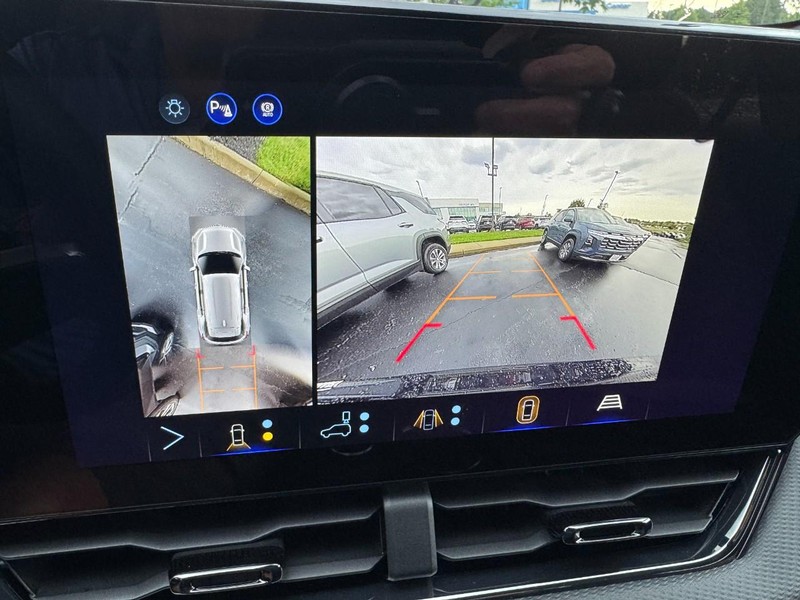 Chevrolet Equinox Vehicle Image 16