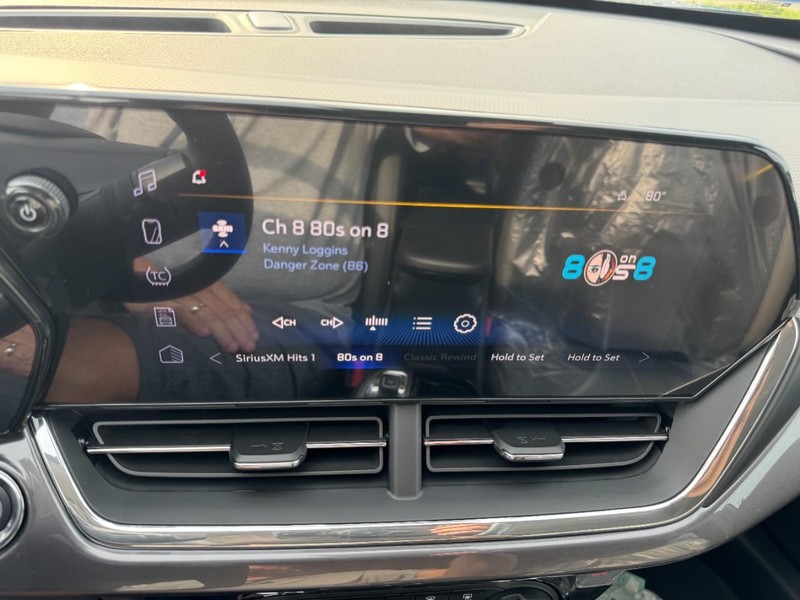 Chevrolet Trax Vehicle Image 12