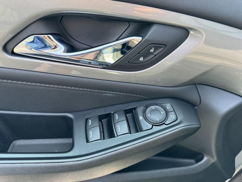 Chevrolet Traverse Vehicle Image 16