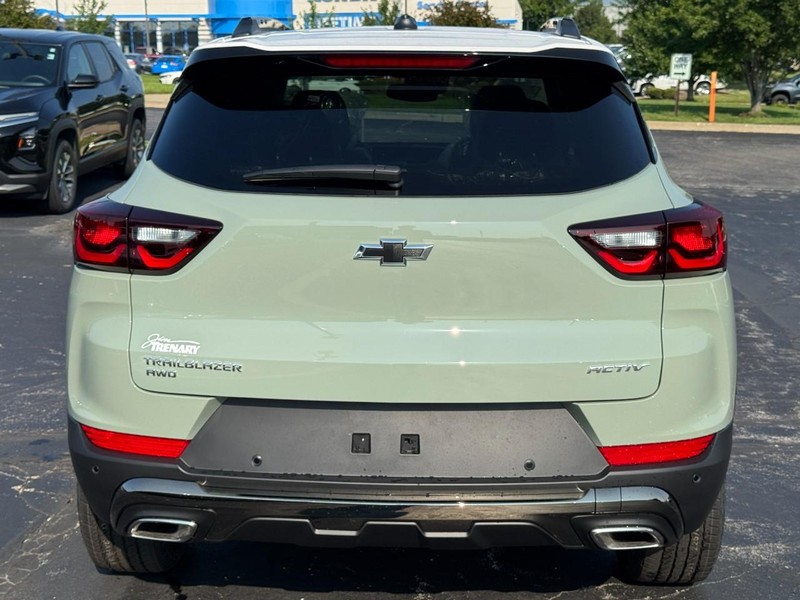 Chevrolet TrailBlazer Vehicle Image 04