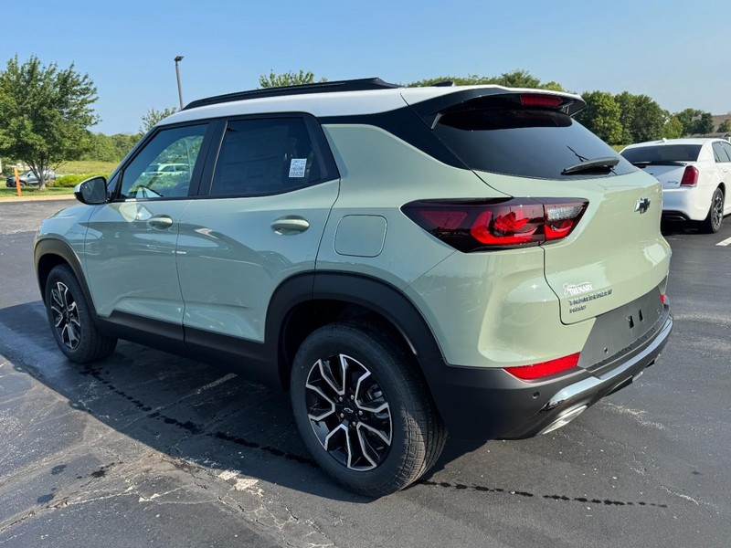 Chevrolet TrailBlazer Vehicle Image 05