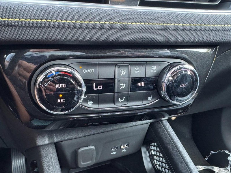 Chevrolet TrailBlazer Vehicle Image 12