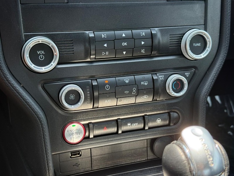 Ford Mustang Vehicle Image 17